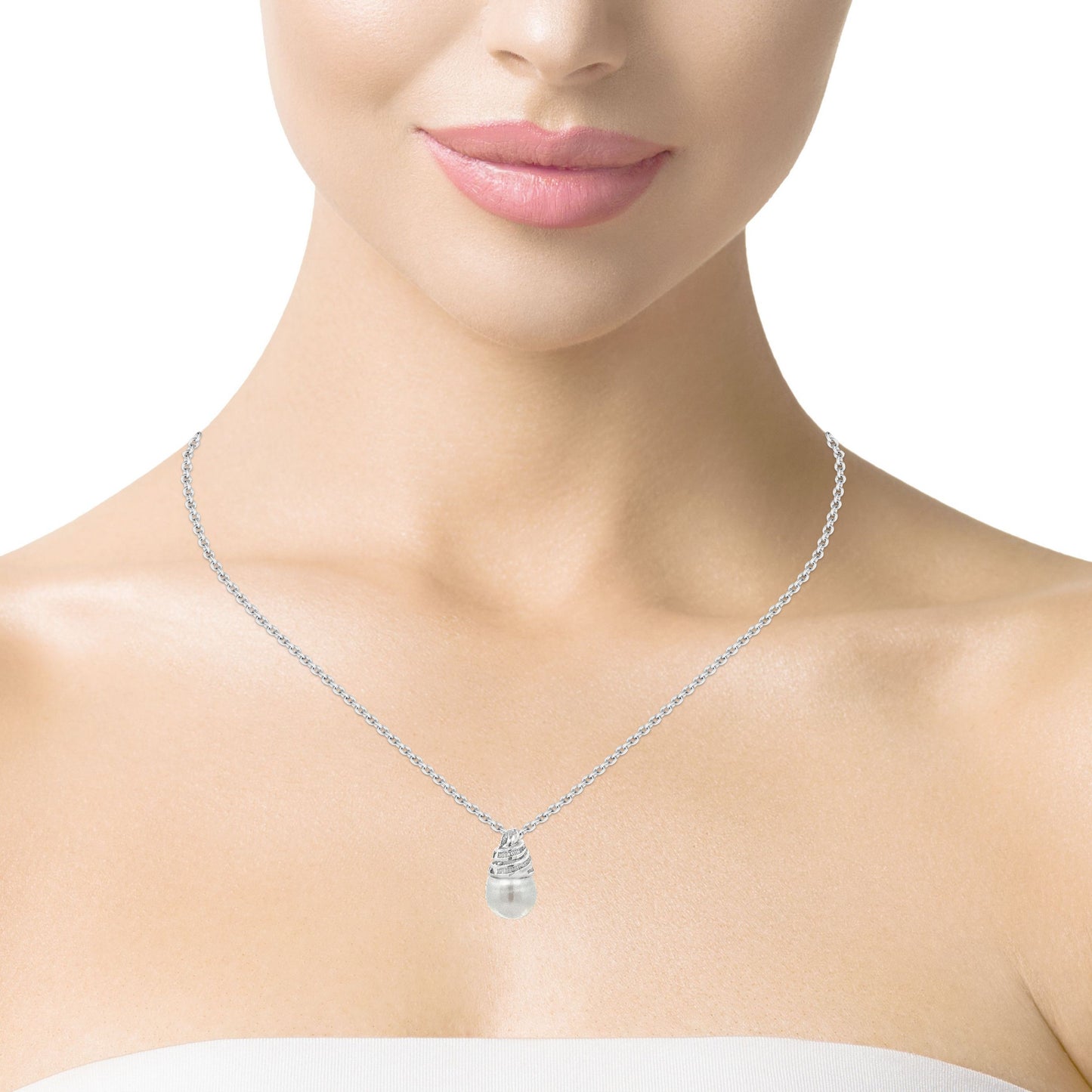 18K WHITE GOLD DIAMOND PENDANT - P001880