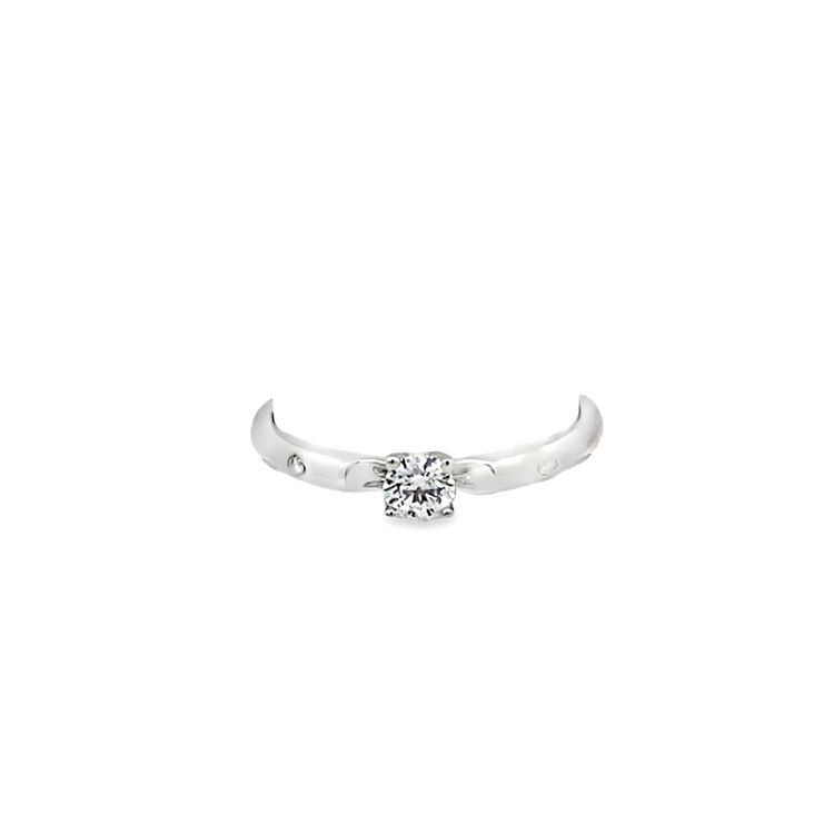 14K WHITE GOLD DIAMOND RING - P001161