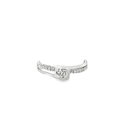 18K WHITE GOLD DIAMOND RING - P000772