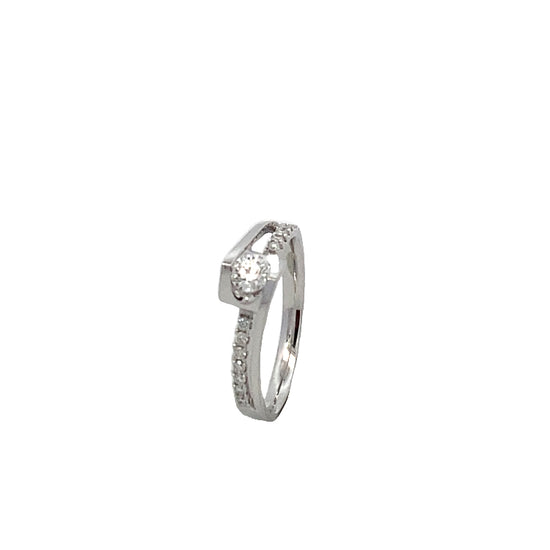 18K WHITE GOLD DIAMOND RING - P000772