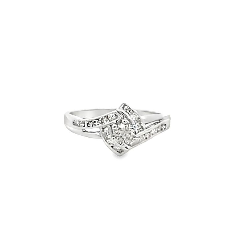 18K WHITE GOLD DIAMOND RING - P000092