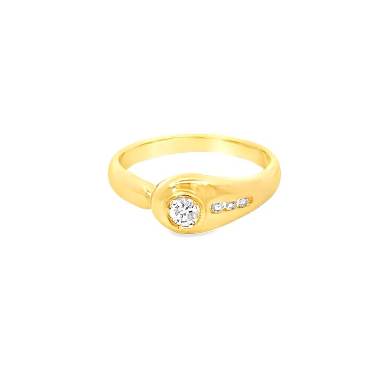 18K GOLD DIAMOND RING - 0016530