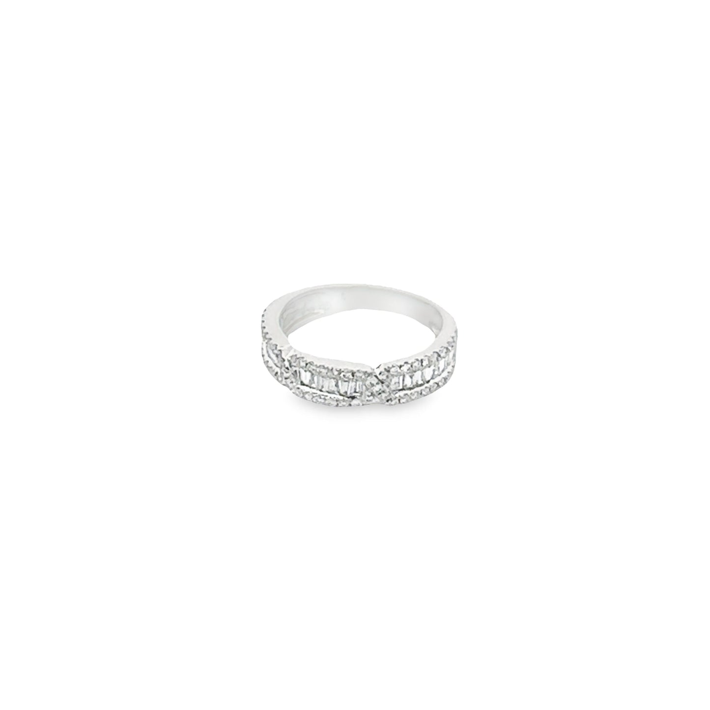 18K WHITE GOLD DIAMOND RING - 0021093