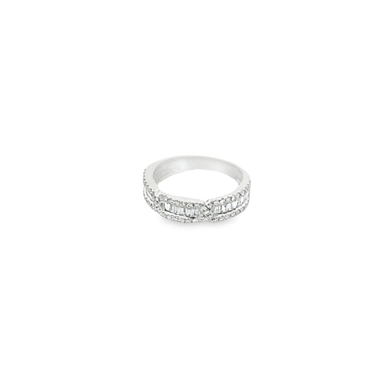 18K WHITE GOLD DIAMOND RING - 0021093