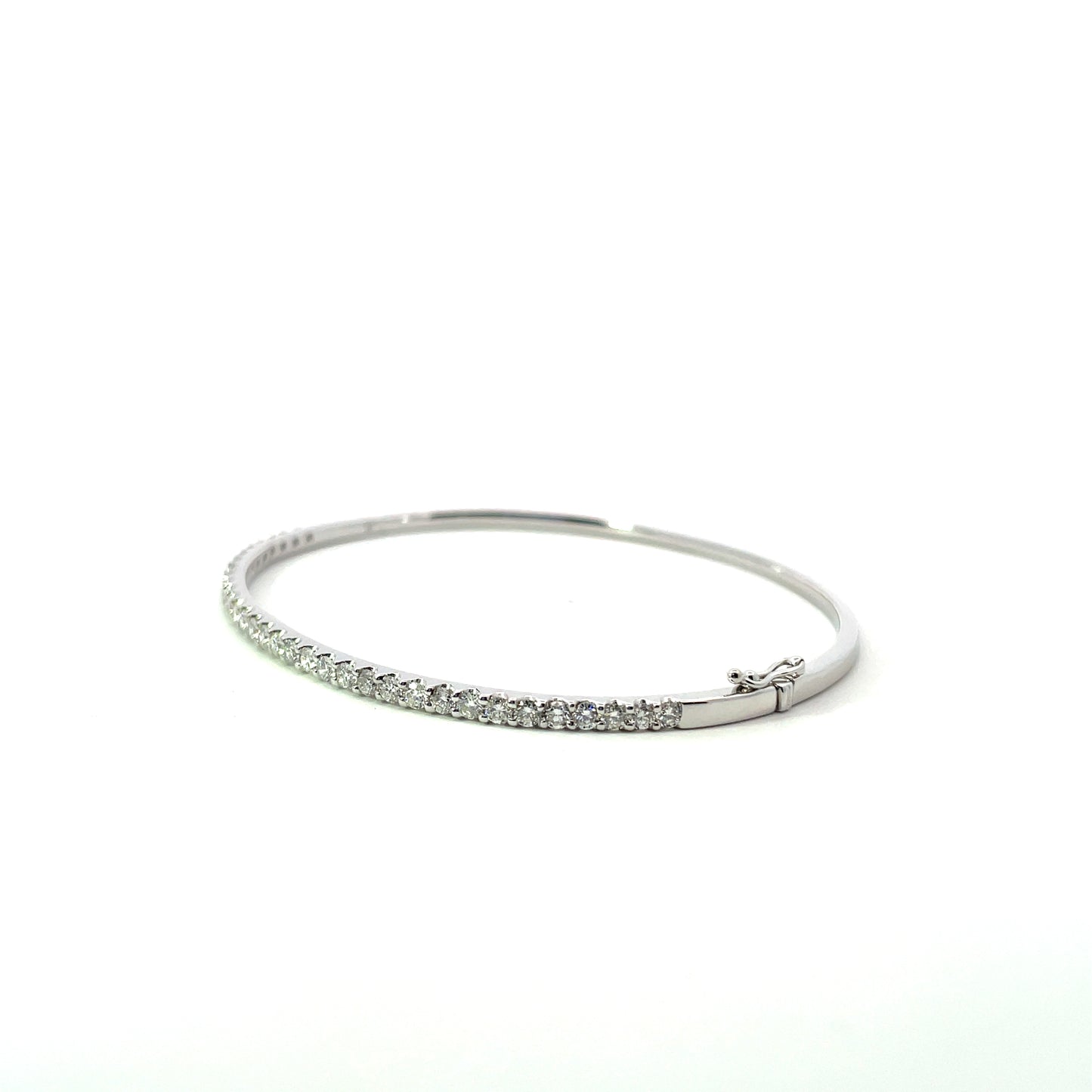 18K WHITE GOLD DIAMOND BANGLE - 0024310