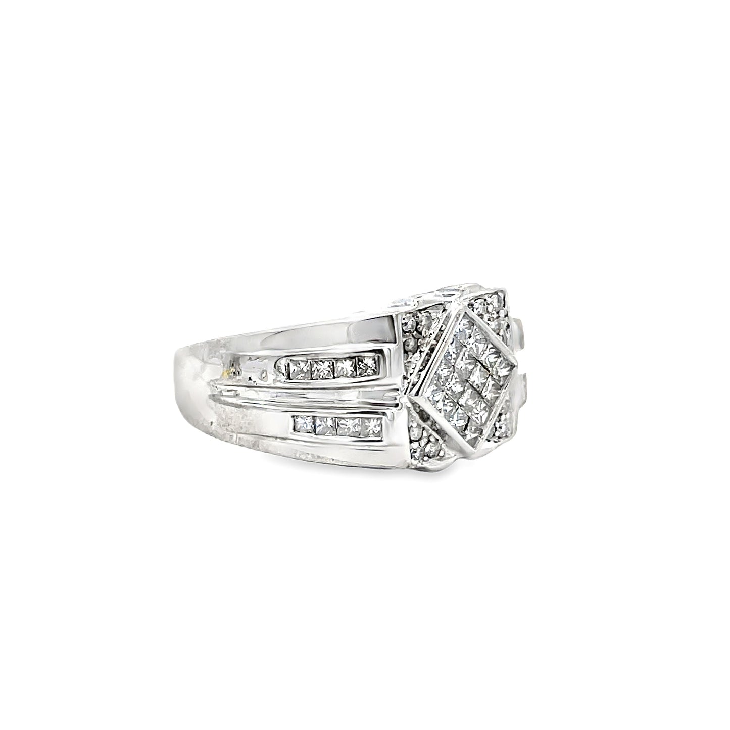 18K WHITE GOLD DIAMOND RING - 0024225