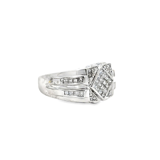 18K WHITE GOLD DIAMOND RING - 0024225