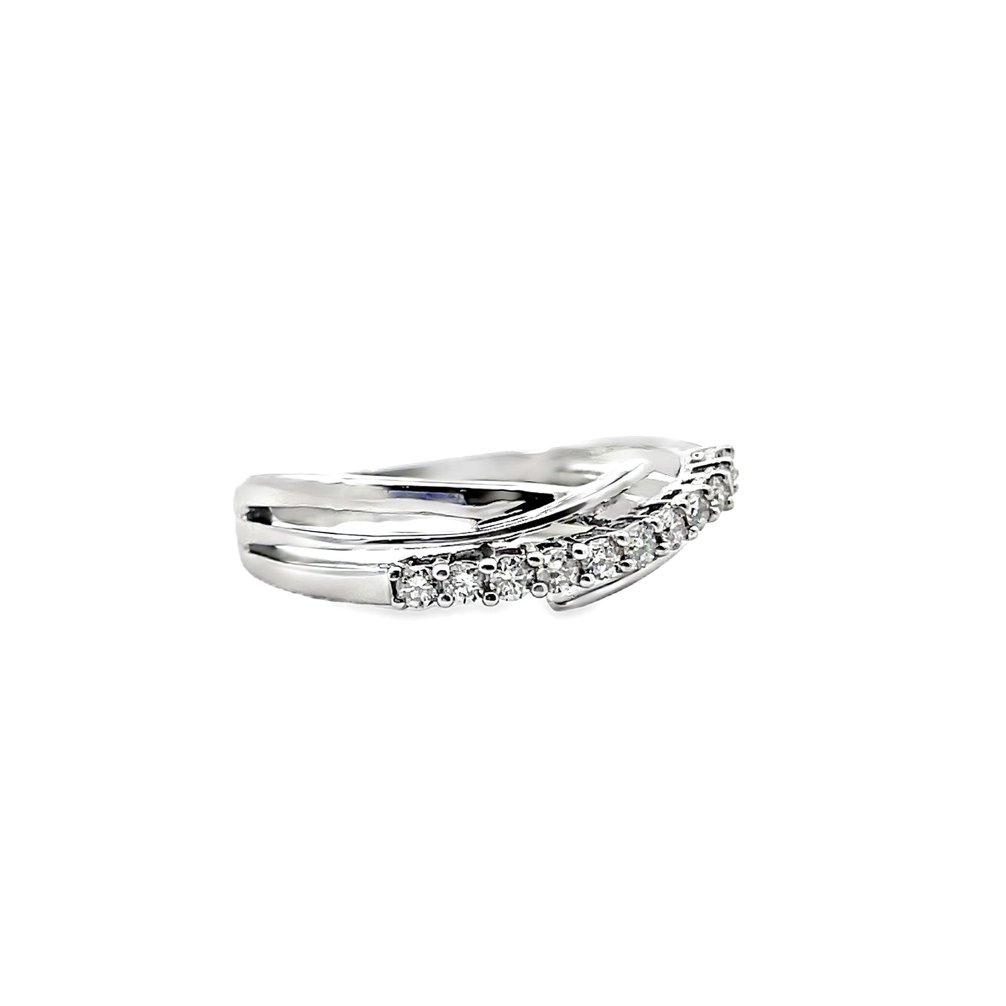 18K WHITE GOLD DIAMOND RING - 0024232
