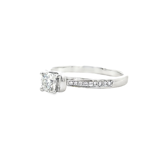 18K WHITE GOLD DIAMOND RING - 0024246