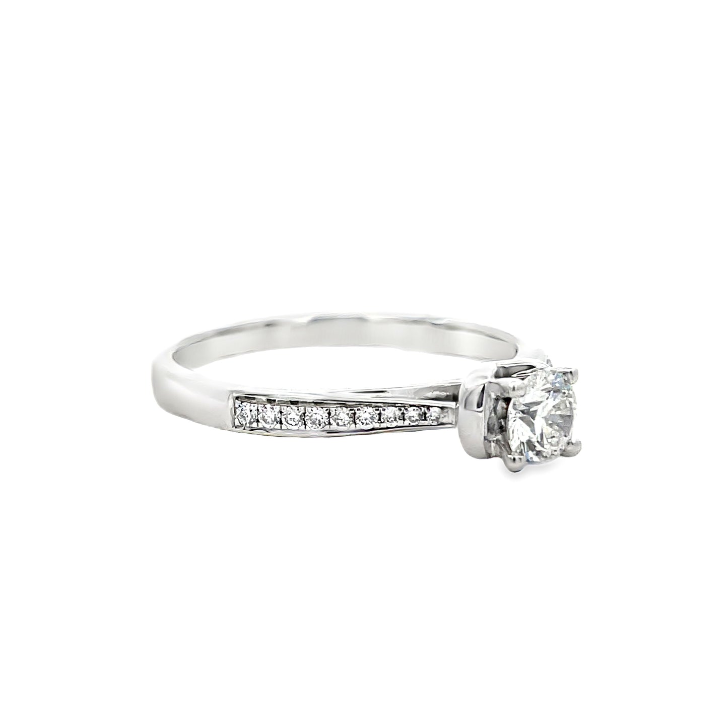 18K WHITE GOLD DIAMOND RING - 0024246