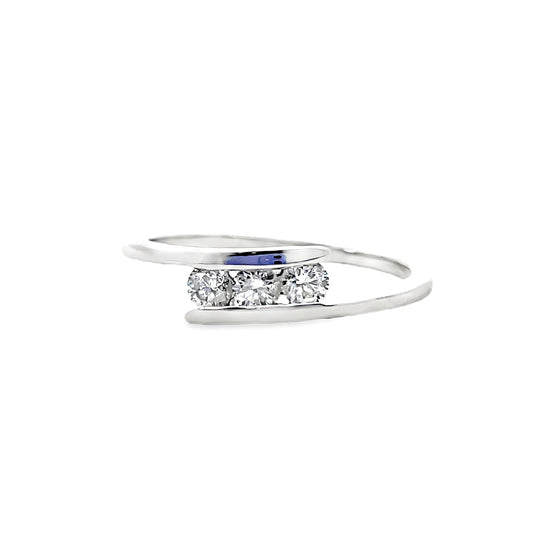 18K WHITE GOLD DIAMOND RING - 0024247