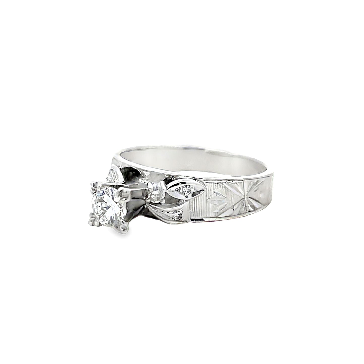 18K WHITE GOLD DIAMOND RING - 0024252