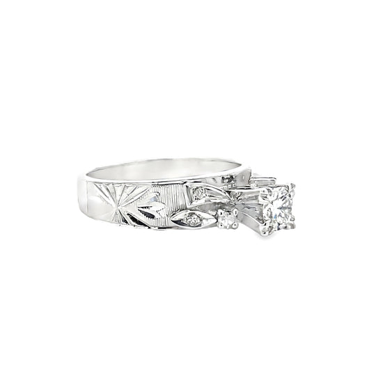 18K WHITE GOLD DIAMOND RING - 0024252