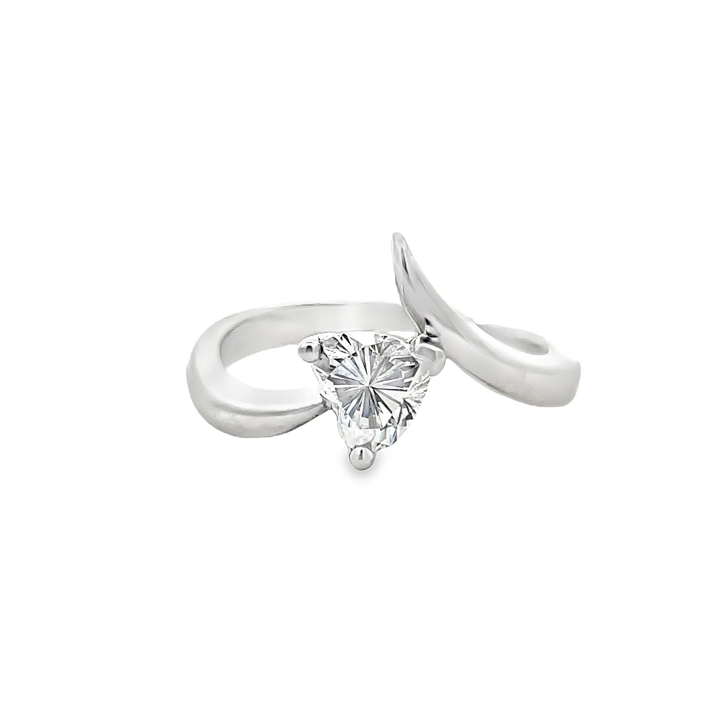 18K WHITE GOLD DIAMOND RING - 0024255