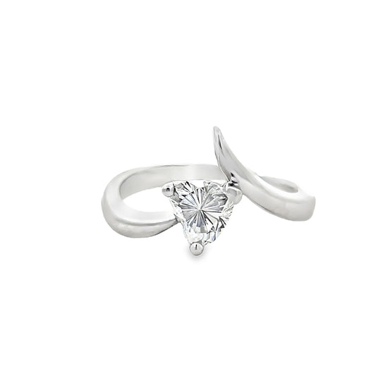 18K WHITE GOLD DIAMOND RING - 0024255