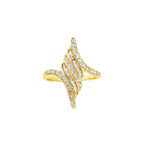 18K GOLD DIAMOND RING - 0024278