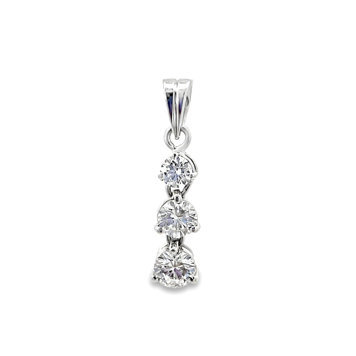 18K WHITE GOLD DIAMOND PENDANT - 0024411
