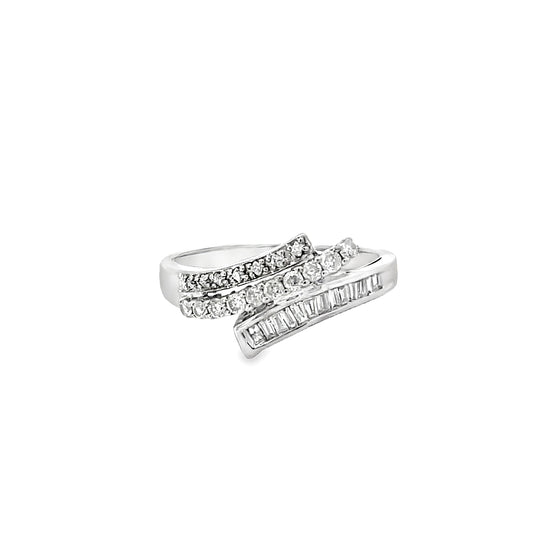 18K GOLD DIAMOND RING - 0024558