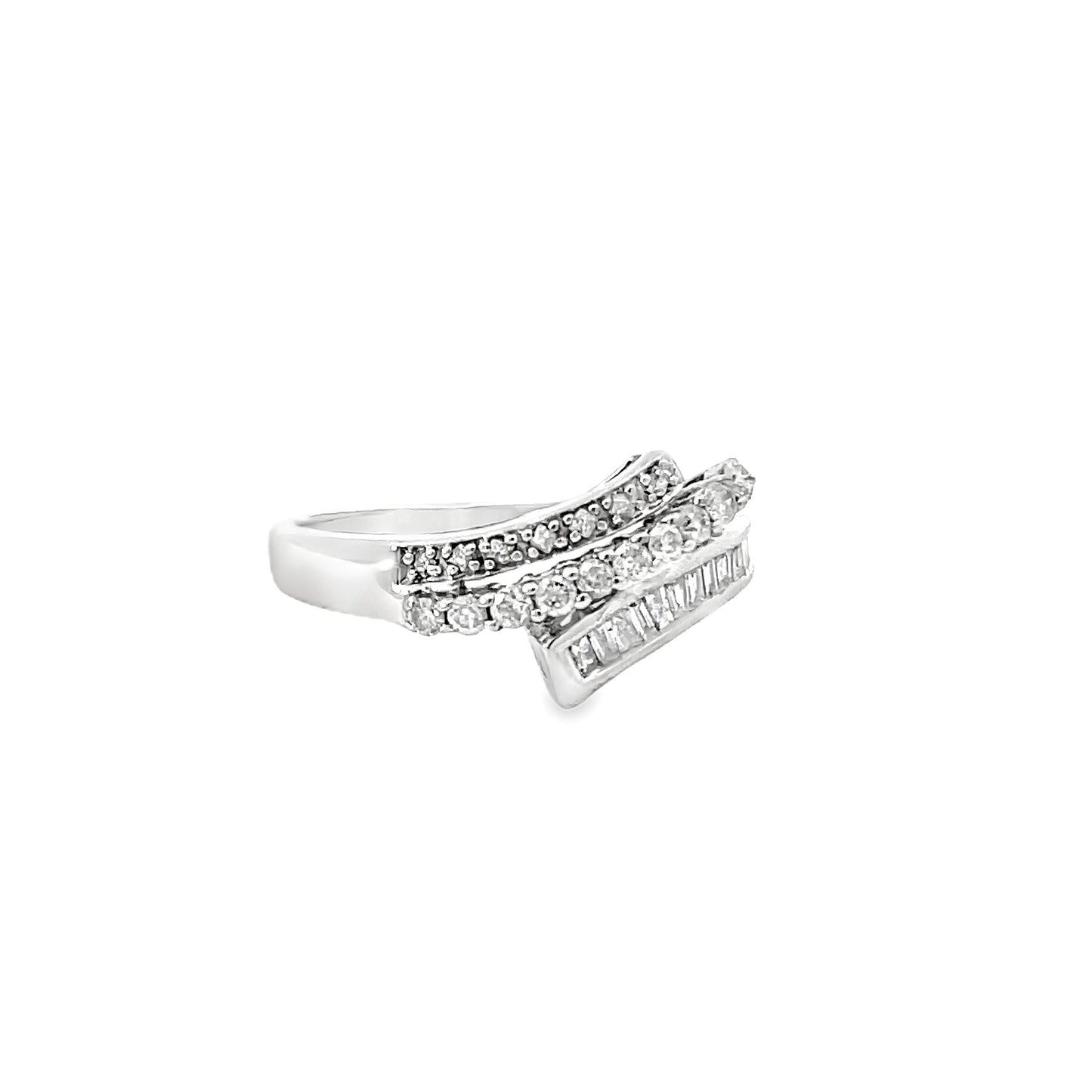 18K GOLD DIAMOND RING - 0024558
