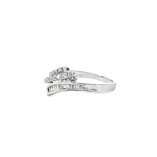 18K GOLD DIAMOND RING - 0024558