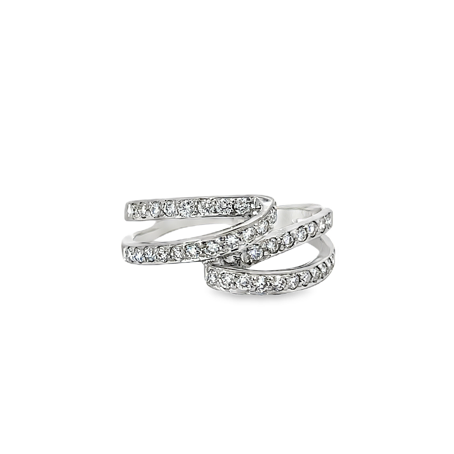 18K WHITE GOLD DIAMOND RING - 0024801