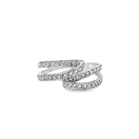 18K WHITE GOLD DIAMOND RING - 0024801