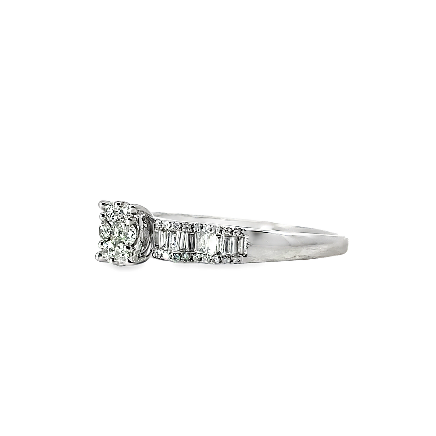 18K WHITE GOLD DIAMOND RING - 0024802