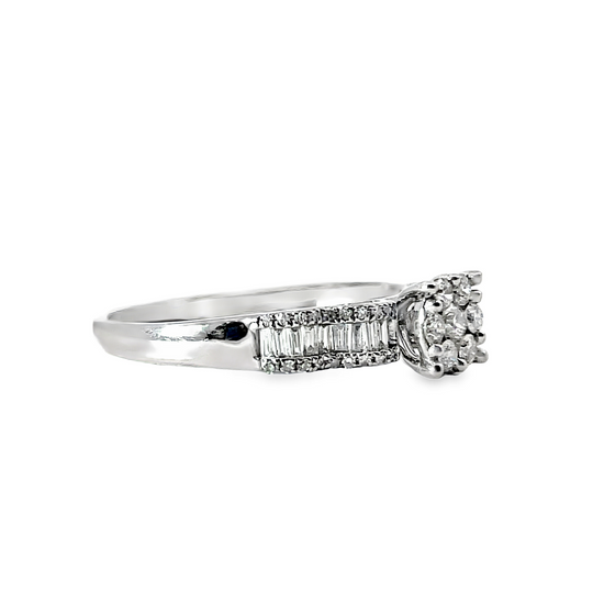 18K WHITE GOLD DIAMOND RING - 0024802