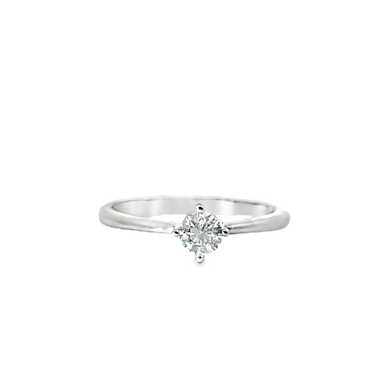 18K WHITE GOLD DIAMOND RING - 0024808