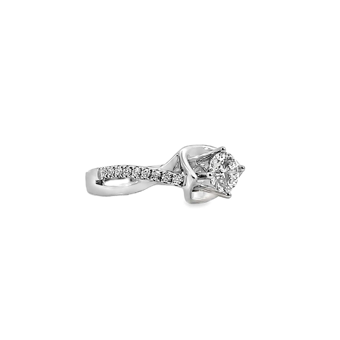 18K WHITE GOLD DIAMOND RING - 0024810