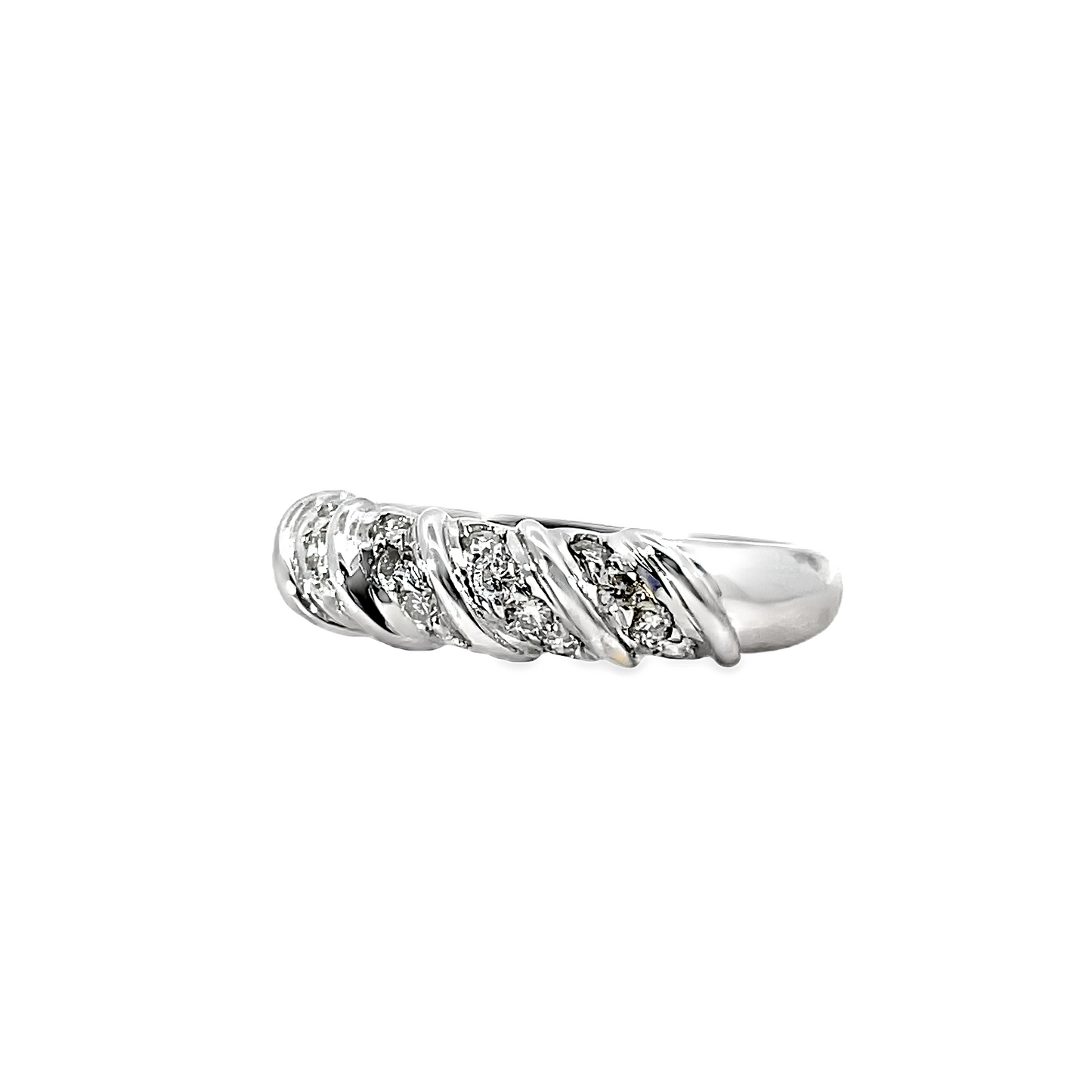 18K WHITE GOLD DIAMOND RING - 0024812