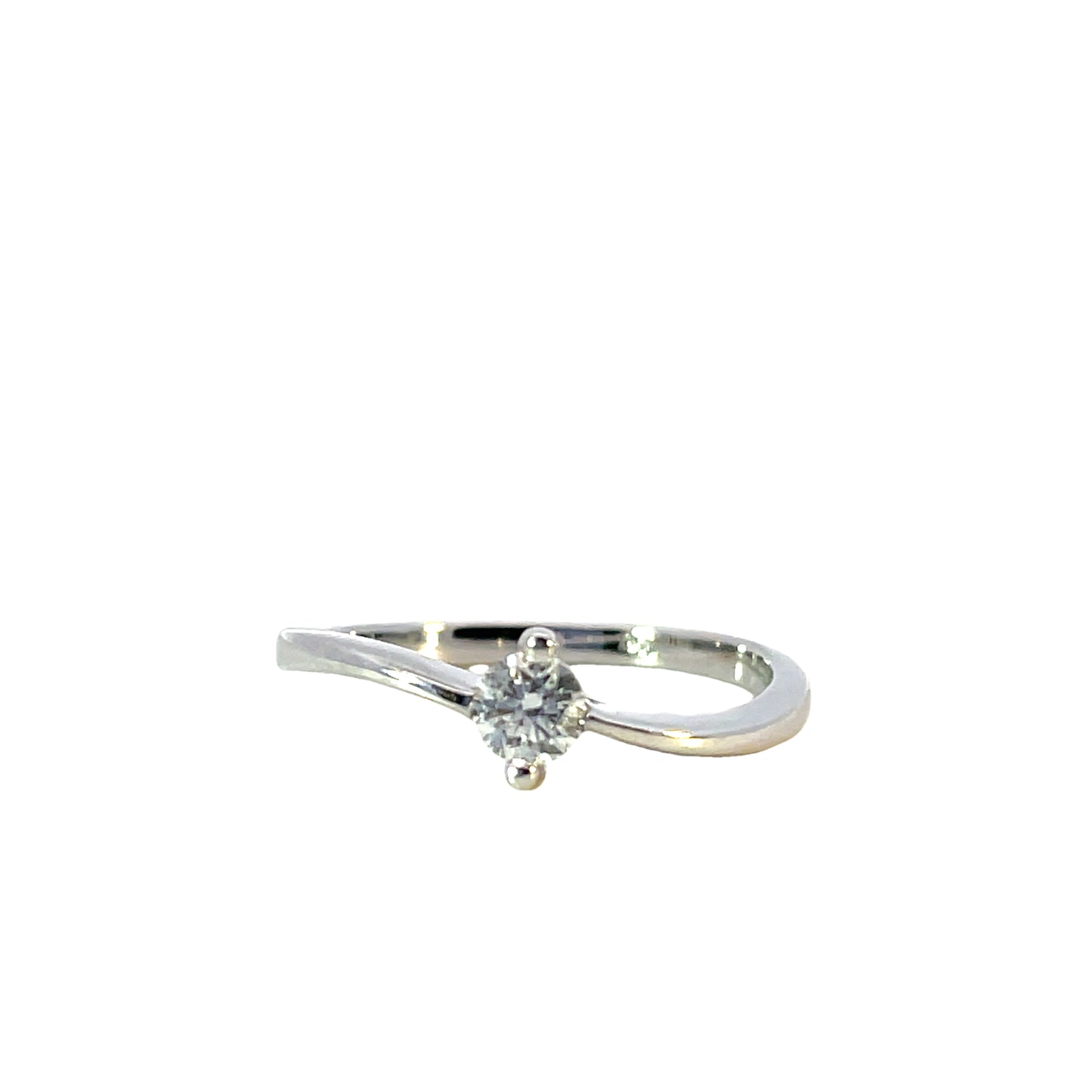 18K WHITE GOLD DIAMOND RING - 0024813