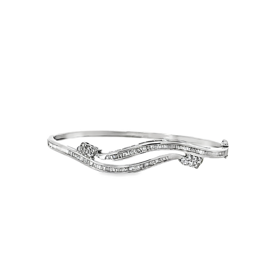 18K WHITE GOLD DIAMOND BANGLE - 0024848
