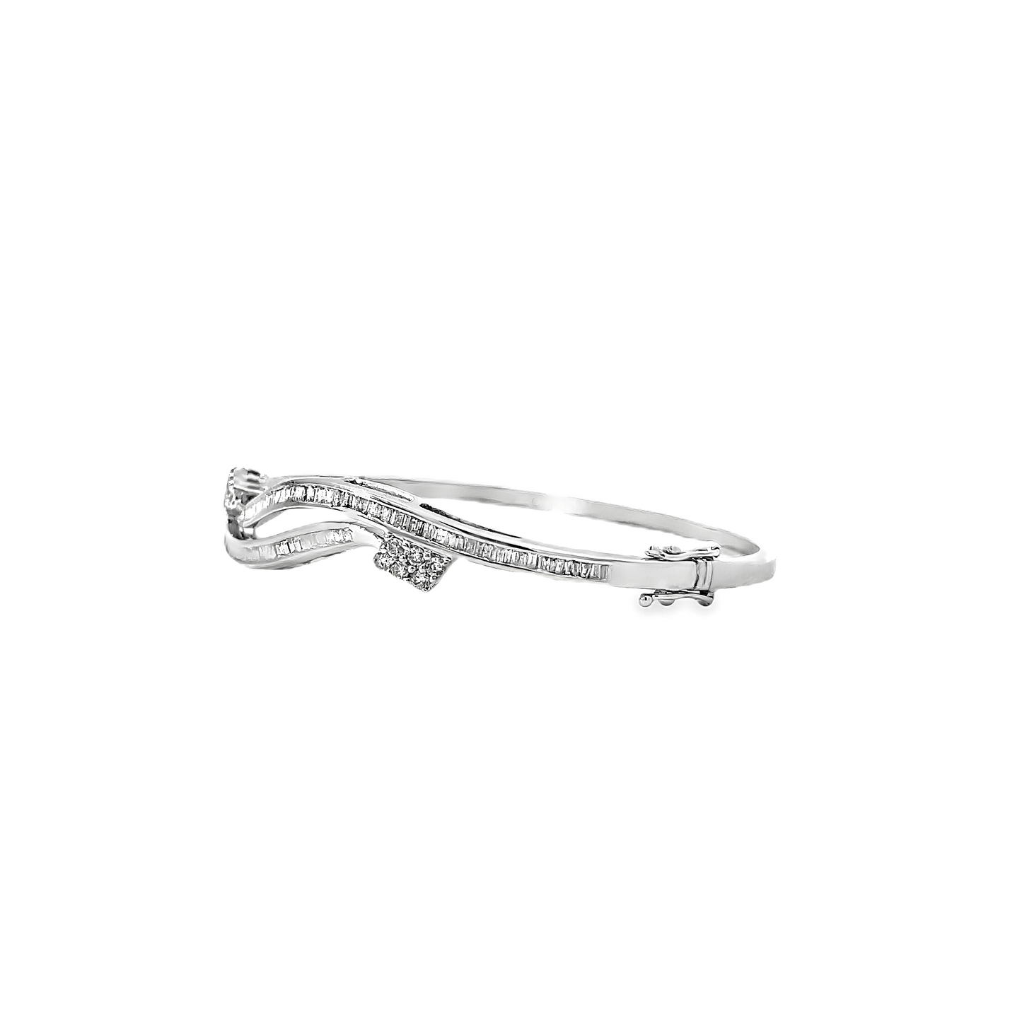 18K WHITE GOLD DIAMOND BANGLE - 0024848