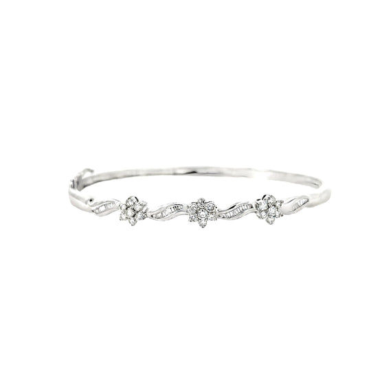18K WHITE GOLD DIAMOND BANGLE - 0025965
