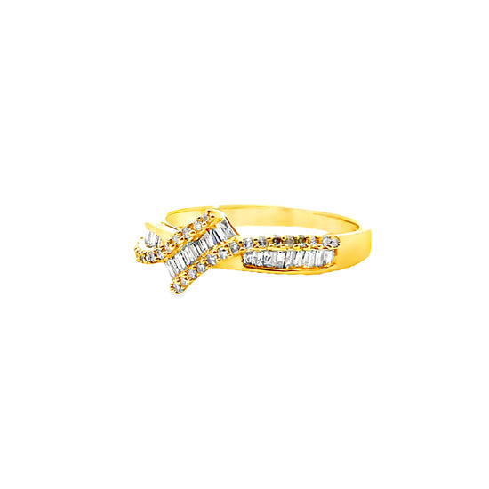18K GOLD DIAMOND RING - 0025935